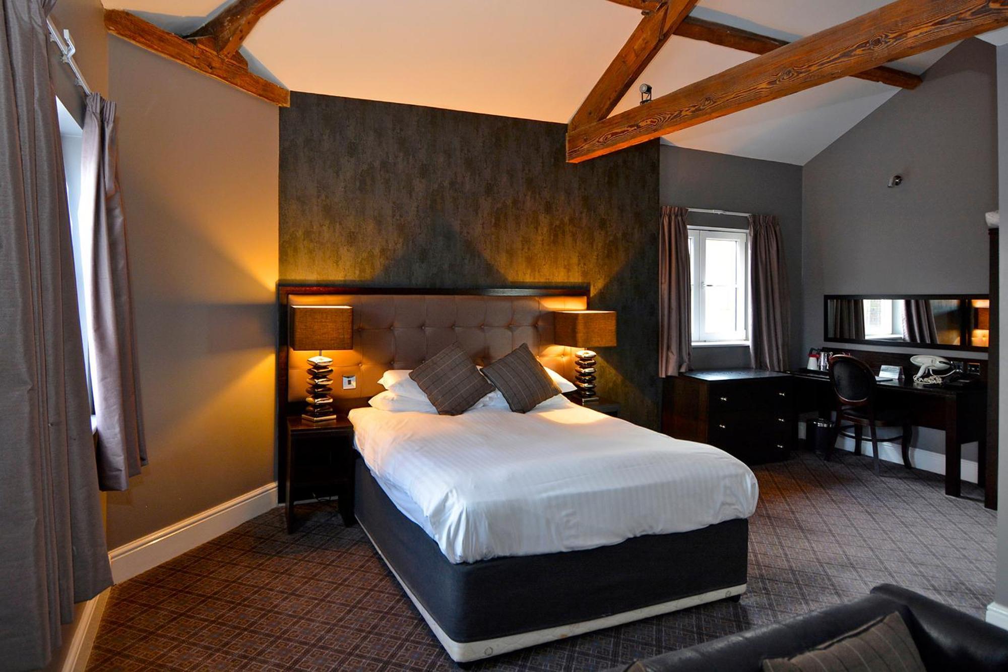 The Angel Hotel Wetherspoon Уитби Экстерьер фото