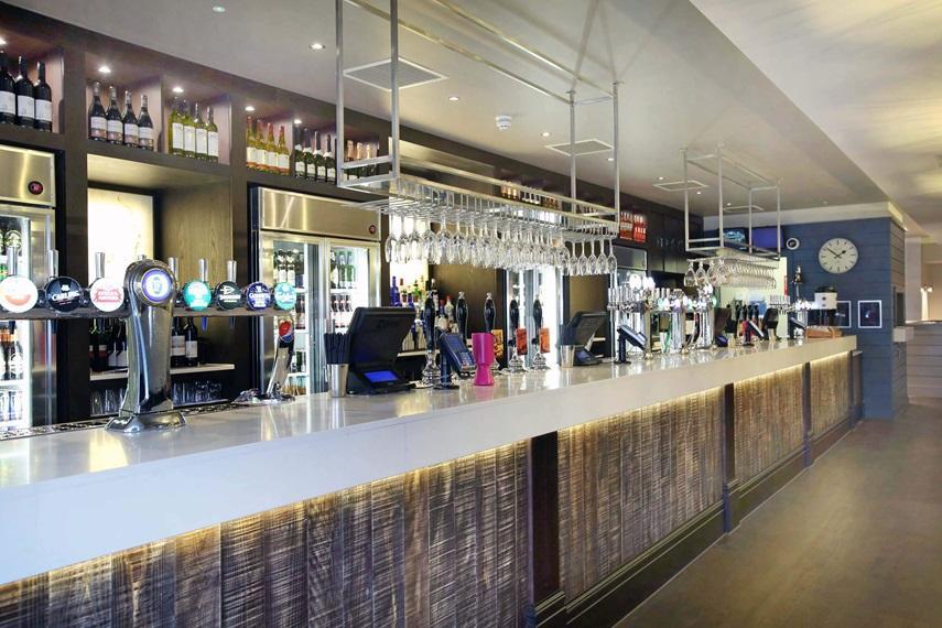 The Angel Hotel Wetherspoon Уитби Экстерьер фото