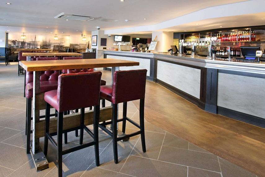 The Angel Hotel Wetherspoon Уитби Экстерьер фото