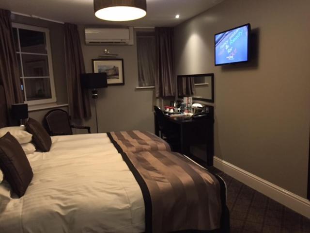 The Angel Hotel Wetherspoon Уитби Экстерьер фото